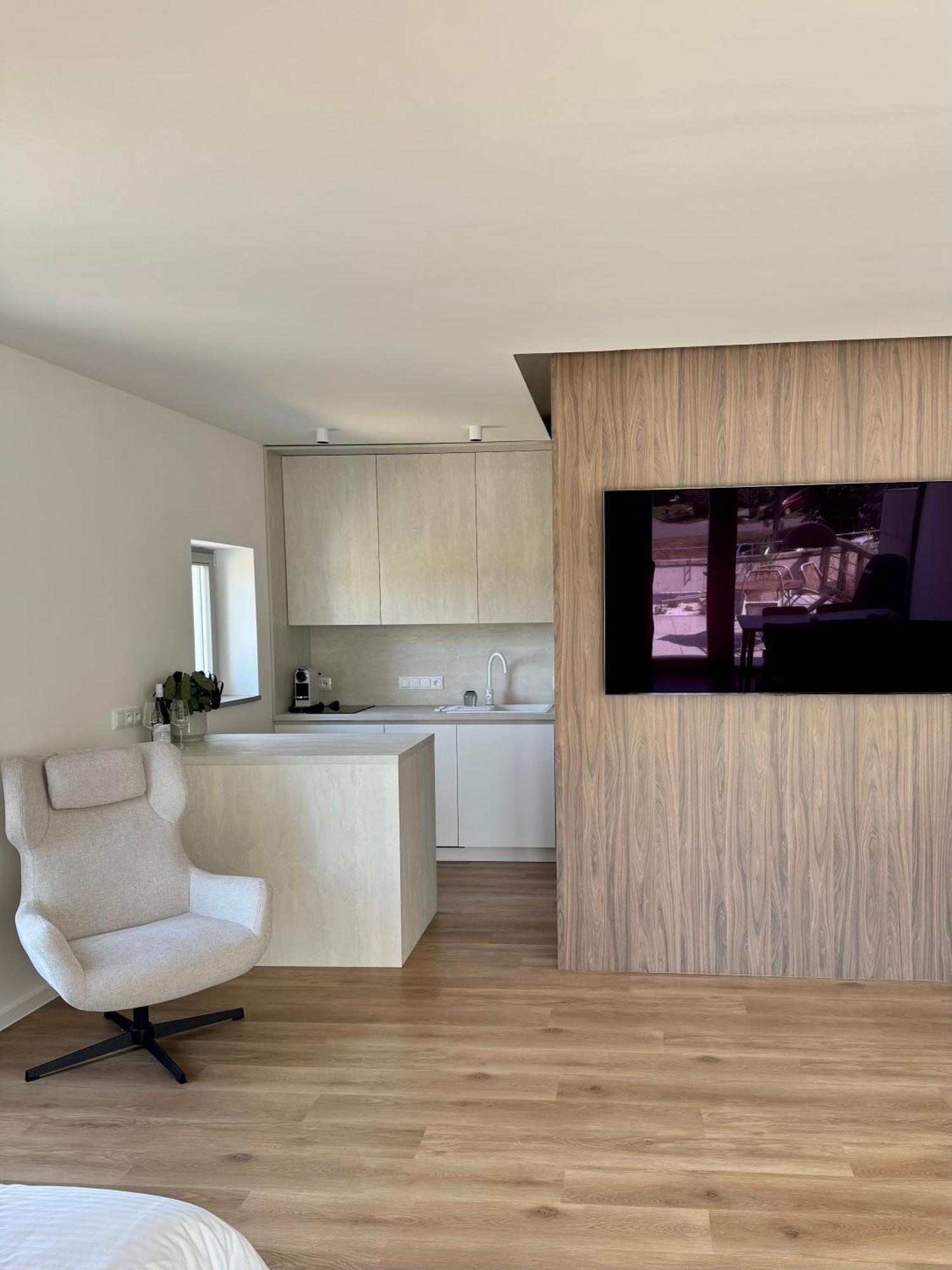 Milujto, Palava Apartment